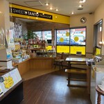 菓子のイトー - 店内右手