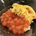 すしの新富 - 新イクラと雲丹の小丼