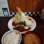 スマイリー - ハンバーグセット(＋エビフライ)、ご飯(中)、サラダ(中)