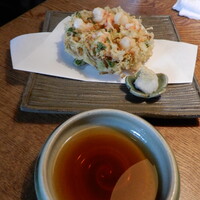 九つ井 本店 - かき揚げは別皿で提供されます。天つゆも付いています。