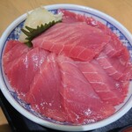 Sakanaya Shokudou Urokojuu - 本鮪丼