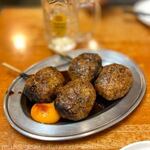 大衆酒場たまい 昼からやってるよ店 - 名物金運つくね　びっくり大串2本（250円税別）