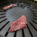 焼肉酒肴 春香苑 - 焼きます