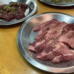 炭火焼肉牛小屋 - 和牛タン焼き