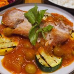 タニタカフェ - ♦︎グリルチキン
            ＂野菜と豆を煮込んだスパイシートマトソースをグリル野菜と共に＂