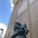 AMOUR - 駅に到着。恵比寿駅の恵比寿様