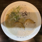 山中製麺所 - 豚骨らーめん 700円