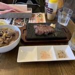 Suteki Dotto Komu - ミックス丼＋ハラミステーキ