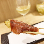 天ぷらとワイン大塩 -  「茄子天のプロシュート巻き」