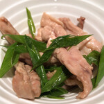 丿貫 - 丿貫(鶏せせりと青葱の黒七味和え)