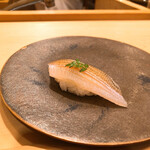 木挽町 とも樹 - 春小鯛の昆布締めのにぎり
