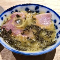 霜止出苗 - 鮪の漬けの炙り 黒トリュフと卵黄