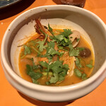 ラープと琥珀と時々煙り - 足赤エビのビスク仕立てのトムヤムクン