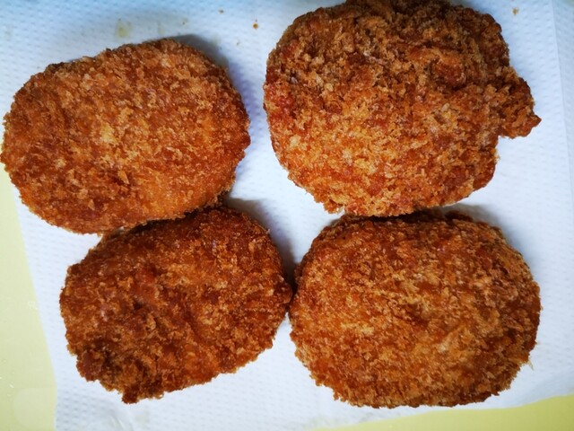 本間精肉店 - 伊達（コロッケ）の写真