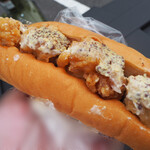 道の駅 インフォメーションセンターかわもと - マスタードが唐揚げに絡められた唐揚げマスタードドッグです