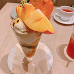 カフェ＆ブックス ビブリオテーク 東京・有楽町 - 