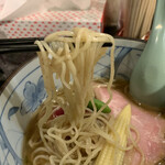 中華そば かなで - 麺はストレート系でクミクミ食感！