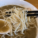 自家製麺 佐藤 - 低加水の中細麺、最近老眼でよくブレるわぁ