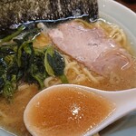 寿々喜家 - スープ  
      まろやかなでポタージュのようなトロミがあり、バターかミルクが入っているようなコクがあるスープ。