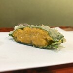 江戸前晋作 - 焼尻島 北紫雲丹（白雲丹）の大葉巻