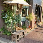 イエ ヘアーボタニカルコーヒー - 坂の途中にあります