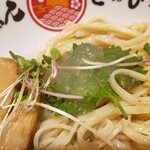 焼きあご煮干しらぁめん とびうお - このジュレがポイント☆