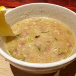 焼きあご煮干しらぁめん とびうお - レモン風味のつけ汁