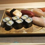 寿し芳 - 寿司５貫、かっぱ巻き。