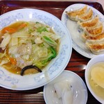 ぎょうざの満洲 - 中華丼と餃子