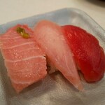 魚べい - まぐろ三味