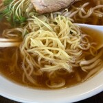 もつ煮屋 日の出食堂 - 「ラーメン」（600円）の麺アップ