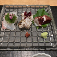 おおたに - 左から(マダカの洗い、ハモの焼き霜造り、タコの塩茹で)