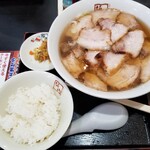 喜多方ラーメン 坂内 小法師 - 焼豚ラーメン・半ライス。