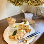 小さな菓子工房 ちょうのはね - 桃のショートケーキ、桃のバルケット、桃のブランマンジェ ミニ、きび糖ちょうちょサブレ、自家製 季節の果実シロップ 桃ソーダ割♡