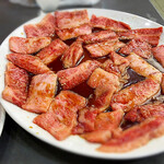 精香園 - カルビ　4人前
焼肉で重要なのは「新鮮」ではなく「熟成」です。