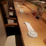 Sushi den - 12 店内・ｶｳﾝﾀｰ席の一例