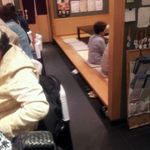 Shiogama Sushi Tetsu - 11 店内・ｶｳﾝﾀｰ席&小上がりの一例