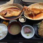 福浦漁港 みなと食堂 - サービス定食A￥2,380（税抜）。大変ボリューミーです。