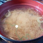 咲くら - 本日の日替わり御膳980円(税抜き:以下同)からカツオのタタキのお味噌汁