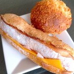 Komorebi - ハムチーズサンドとカレーパン