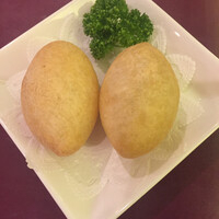 華正樓 新館 - 咸水角(五目入り揚げ餅)
                    Meat Filled Ball