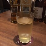 バー ゴヤ - グレングラントのソーダ割。木の香りと優しい感じのあじわい。でもしっかり濃い香りと味！