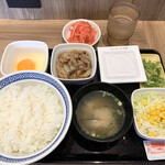 Yoshinoya - 納豆牛小鉢定食と生卵