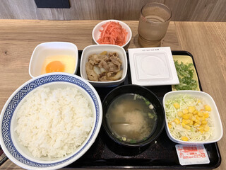 Yoshinoya - 納豆牛小鉢定食と生卵