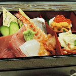 一鮨 - おまかせ特上ちらし上段