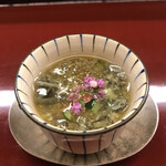 Akasaka Kikunoi - 昼懐石１２１００円。順才 胡瓜 とび子 山葵 花穂紫蘇。立派なジュンサイは、独特の食感が際立ち、喉越しも良く、暑い日にピッタリの先付です（╹◡╹）（╹◡╹）