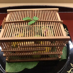 赤坂 菊乃井 - 昼懐石１２１００円。八寸。虫かごに見立てての提供です。