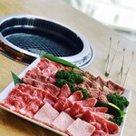 YAKINIKU A FIVE 徳 - お肉の盛り合わせ
