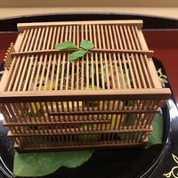 赤坂 菊乃井 - 昼懐石１２１００円。八寸。虫かごに見立てての提供です。