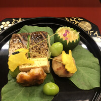 赤坂 菊乃井 - 昼懐石１２１００円。かます寿司、糸瓜土佐酢和え、鱒の子醤油漬け、茶巾栗、花海老味噌焼き、鱧子落雁、新銀杏酒煎り、銀杏芋、松葉素麺。季節感もある盛り付けと内容です（╹◡╹）（╹◡╹）